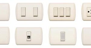 TOMACORRIENTE DOBLE BLANCO .